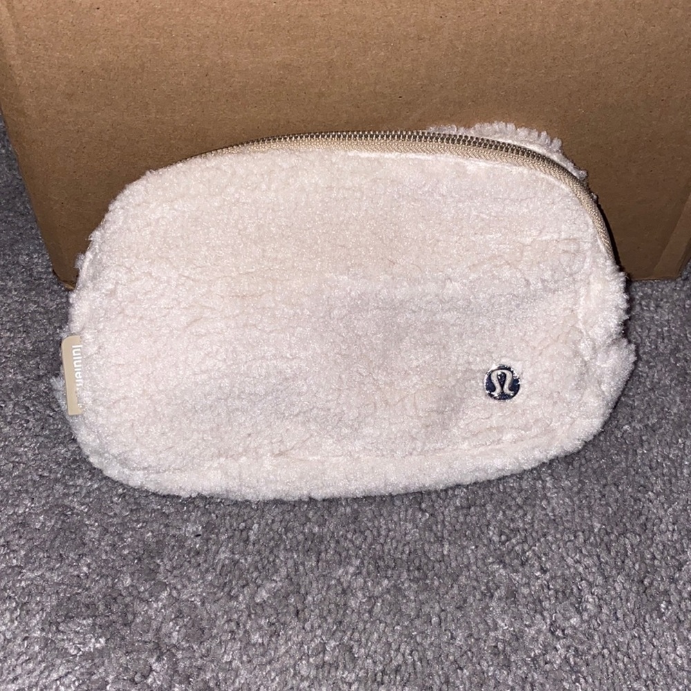 NWT Lululemon Fleece Beltbag
